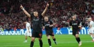  未来选择与挑战—爱游戏体育展望  - 爱游戏体育