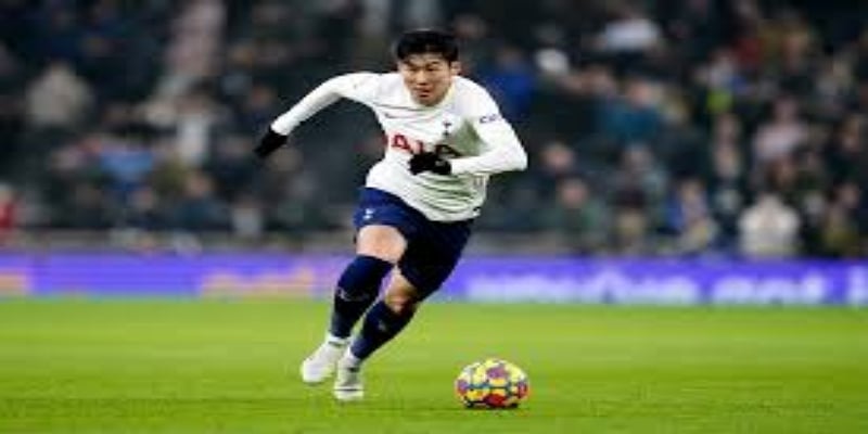 赛季走势变化：从领先到并肩的传奇反转-爱游戏体育